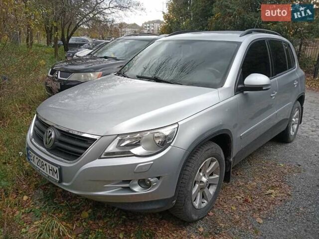 Серый Фольксваген Тигуан, объемом двигателя 2 л и пробегом 235 тыс. км за 9300 $, фото 3 на Automoto.ua