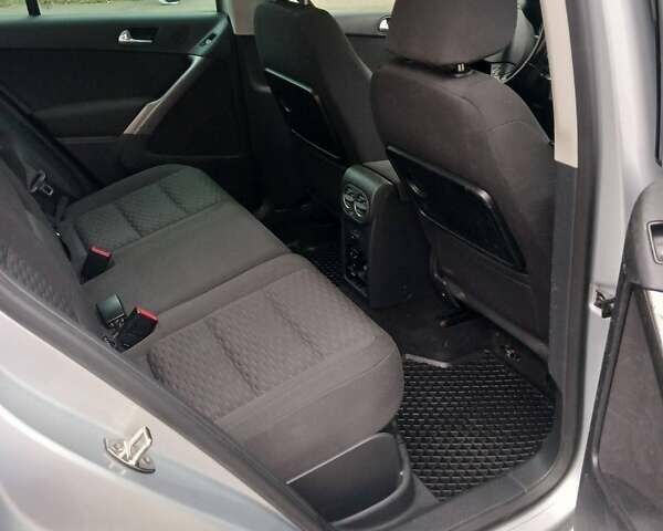 Серый Фольксваген Тигуан, объемом двигателя 2 л и пробегом 272 тыс. км за 9400 $, фото 8 на Automoto.ua