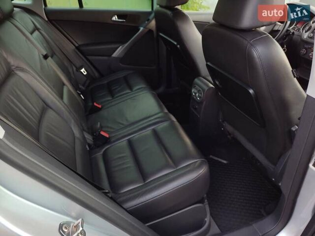 Серый Фольксваген Тигуан, объемом двигателя 1.97 л и пробегом 306 тыс. км за 10000 $, фото 39 на Automoto.ua