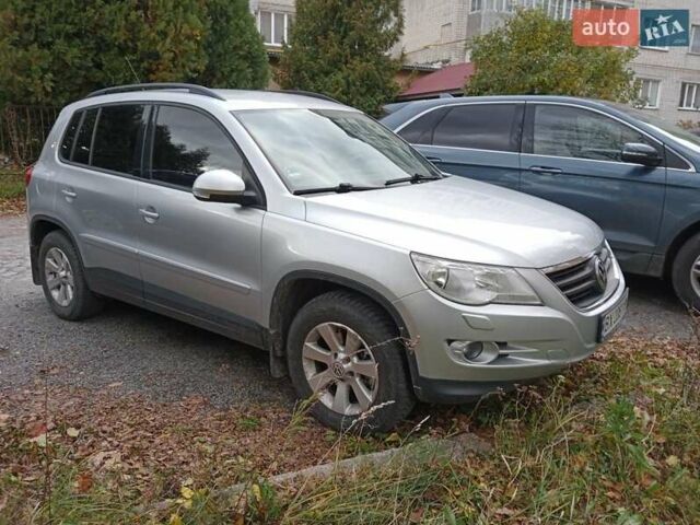 Серый Фольксваген Тигуан, объемом двигателя 2 л и пробегом 235 тыс. км за 9300 $, фото 2 на Automoto.ua