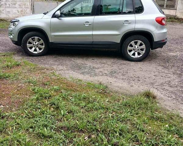 Серый Фольксваген Тигуан, объемом двигателя 2 л и пробегом 272 тыс. км за 9400 $, фото 5 на Automoto.ua