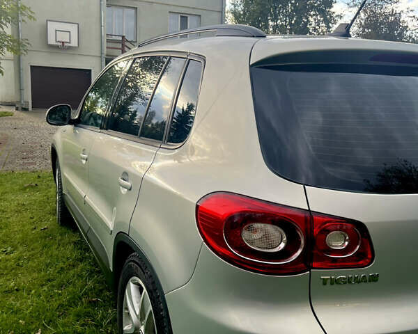 Серый Фольксваген Тигуан, объемом двигателя 2 л и пробегом 254 тыс. км за 10600 $, фото 7 на Automoto.ua