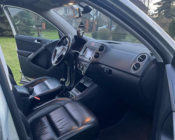 Серый Фольксваген Тигуан, объемом двигателя 2 л и пробегом 254 тыс. км за 10600 $, фото 26 на Automoto.ua