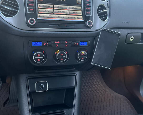 Серый Фольксваген Тигуан, объемом двигателя 2 л и пробегом 254 тыс. км за 10600 $, фото 34 на Automoto.ua