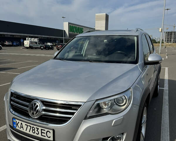 Серый Фольксваген Тигуан, объемом двигателя 1.97 л и пробегом 258 тыс. км за 12600 $, фото 1 на Automoto.ua