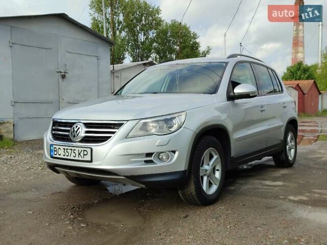 Серый Фольксваген Тигуан, объемом двигателя 1.97 л и пробегом 306 тыс. км за 10000 $, фото 2 на Automoto.ua