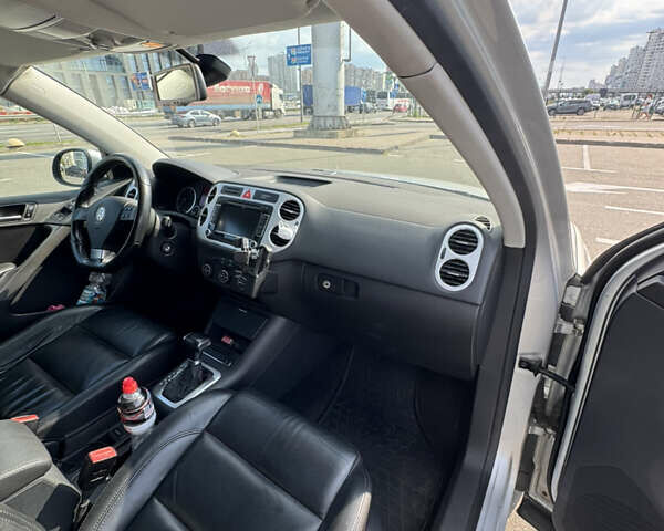 Серый Фольксваген Тигуан, объемом двигателя 1.97 л и пробегом 258 тыс. км за 12600 $, фото 16 на Automoto.ua