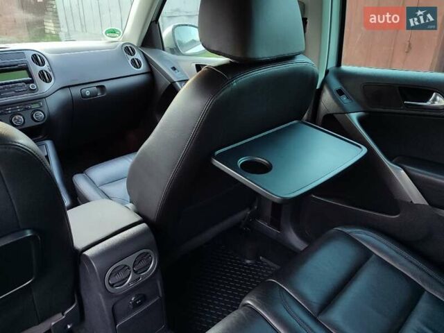 Серый Фольксваген Тигуан, объемом двигателя 1.97 л и пробегом 306 тыс. км за 10000 $, фото 31 на Automoto.ua