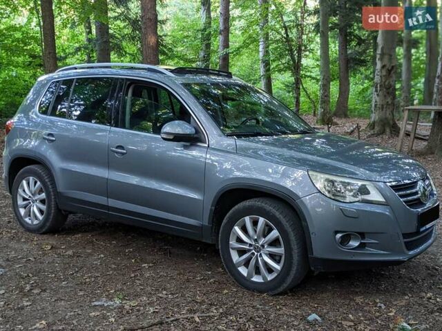 Серый Фольксваген Тигуан, объемом двигателя 2 л и пробегом 238 тыс. км за 12600 $, фото 2 на Automoto.ua