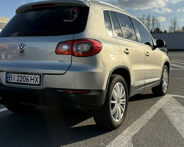 Сірий Фольксваген Тігуан, об'ємом двигуна 2 л та пробігом 158 тис. км за 10800 $, фото 20 на Automoto.ua