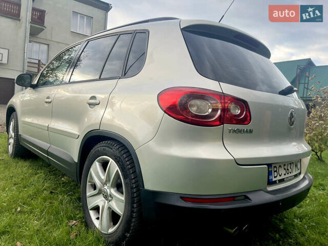 Серый Фольксваген Тигуан, объемом двигателя 2 л и пробегом 254 тыс. км за 10600 $, фото 8 на Automoto.ua