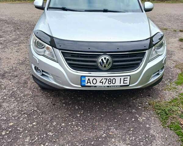 Серый Фольксваген Тигуан, объемом двигателя 2 л и пробегом 272 тыс. км за 9400 $, фото 4 на Automoto.ua