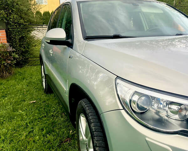 Серый Фольксваген Тигуан, объемом двигателя 2 л и пробегом 254 тыс. км за 10600 $, фото 16 на Automoto.ua