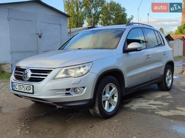 Серый Фольксваген Тигуан, объемом двигателя 1.97 л и пробегом 306 тыс. км за 10000 $, фото 7 на Automoto.ua