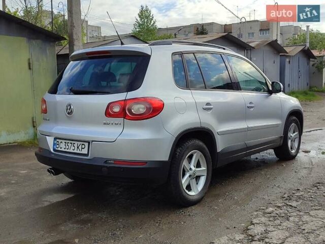 Серый Фольксваген Тигуан, объемом двигателя 1.97 л и пробегом 306 тыс. км за 10000 $, фото 9 на Automoto.ua