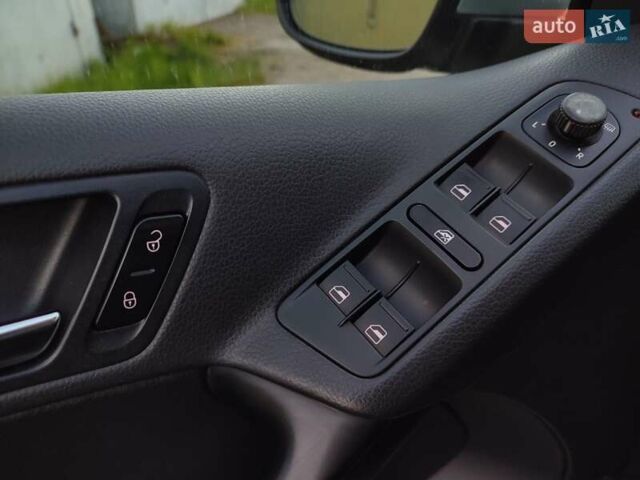 Серый Фольксваген Тигуан, объемом двигателя 1.97 л и пробегом 306 тыс. км за 10000 $, фото 43 на Automoto.ua