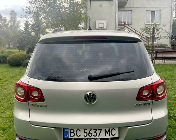 Серый Фольксваген Тигуан, объемом двигателя 2 л и пробегом 254 тыс. км за 10600 $, фото 6 на Automoto.ua