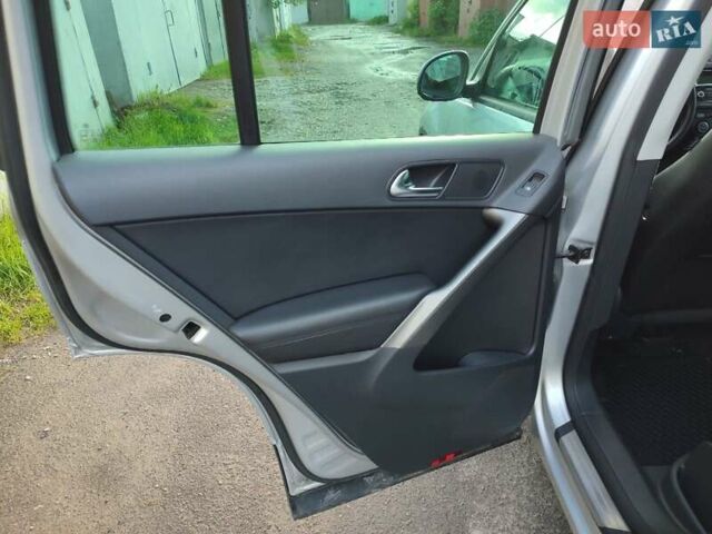 Серый Фольксваген Тигуан, объемом двигателя 1.97 л и пробегом 306 тыс. км за 10000 $, фото 35 на Automoto.ua