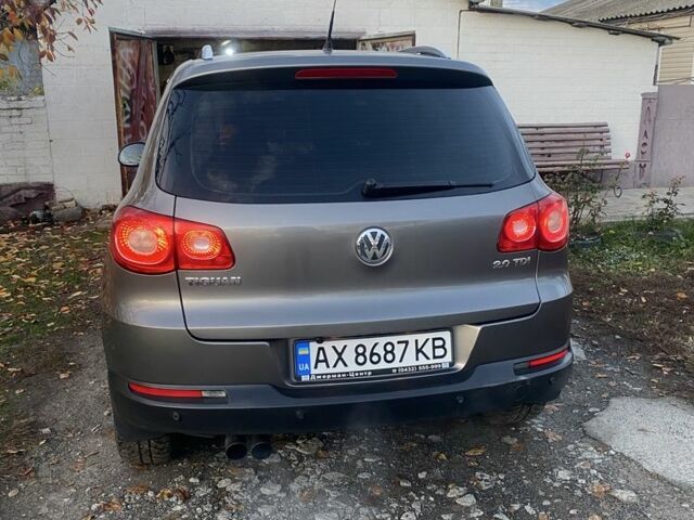 Серый Фольксваген Тигуан, объемом двигателя 2 л и пробегом 230 тыс. км за 11500 $, фото 1 на Automoto.ua