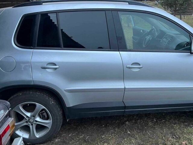 Сірий Фольксваген Тігуан, об'ємом двигуна 2 л та пробігом 251 тис. км за 2500 $, фото 1 на Automoto.ua