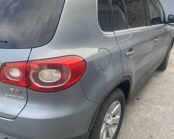 Серый Фольксваген Тигуан, объемом двигателя 1.39 л и пробегом 260 тыс. км за 7500 $, фото 5 на Automoto.ua