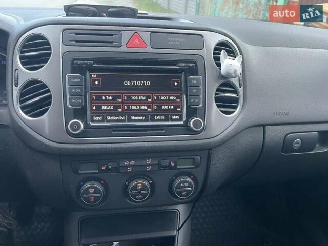 Серый Фольксваген Тигуан, объемом двигателя 1.39 л и пробегом 260 тыс. км за 7500 $, фото 6 на Automoto.ua