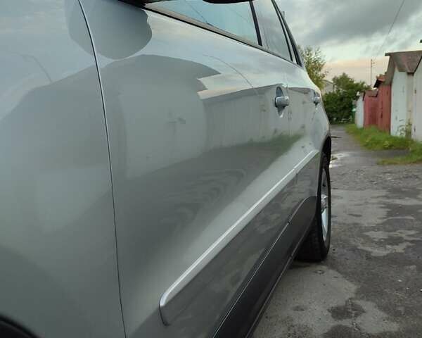 Серый Фольксваген Тигуан, объемом двигателя 1.97 л и пробегом 306 тыс. км за 10000 $, фото 17 на Automoto.ua