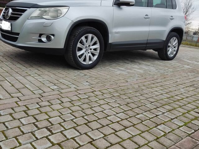 Серый Фольксваген Тигуан, объемом двигателя 2 л и пробегом 350 тыс. км за 9050 $, фото 6 на Automoto.ua