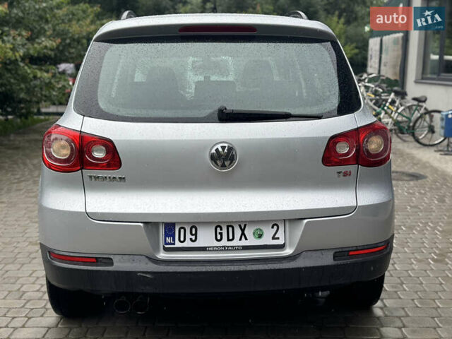 Сірий Фольксваген Тігуан, об'ємом двигуна 1.4 л та пробігом 249 тис. км за 8200 $, фото 7 на Automoto.ua