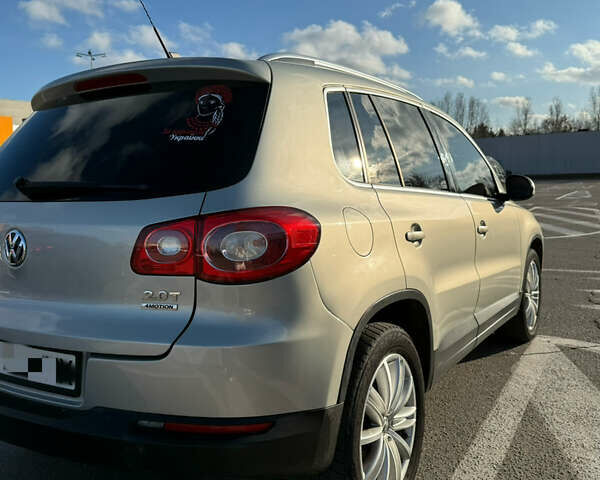 Сірий Фольксваген Тігуан, об'ємом двигуна 2 л та пробігом 158 тис. км за 10800 $, фото 5 на Automoto.ua