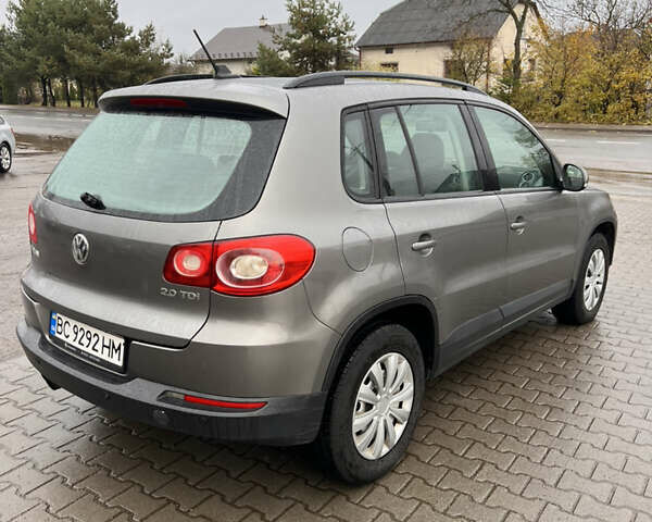 Серый Фольксваген Тигуан, объемом двигателя 1.97 л и пробегом 298 тыс. км за 9200 $, фото 4 на Automoto.ua