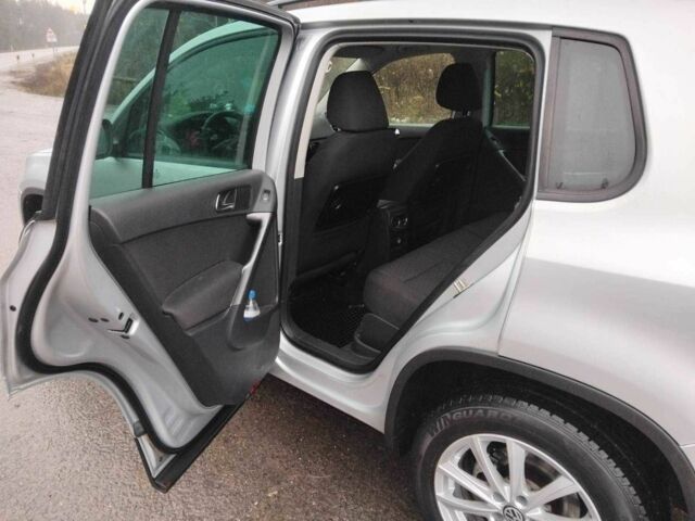 Сірий Фольксваген Тігуан, об'ємом двигуна 2 л та пробігом 254 тис. км за 7896 $, фото 4 на Automoto.ua