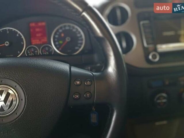Серый Фольксваген Тигуан, объемом двигателя 2 л и пробегом 238 тыс. км за 12600 $, фото 7 на Automoto.ua