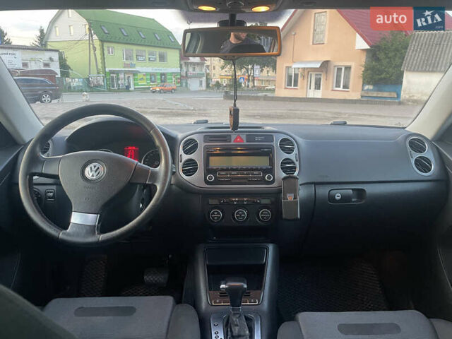 Сірий Фольксваген Тігуан, об'ємом двигуна 2 л та пробігом 280 тис. км за 10699 $, фото 7 на Automoto.ua