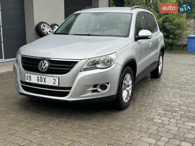 Сірий Фольксваген Тігуан, об'ємом двигуна 1.4 л та пробігом 249 тис. км за 8200 $, фото 2 на Automoto.ua