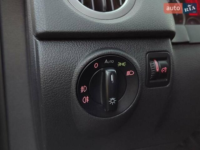 Серый Фольксваген Тигуан, объемом двигателя 1.97 л и пробегом 306 тыс. км за 10000 $, фото 41 на Automoto.ua