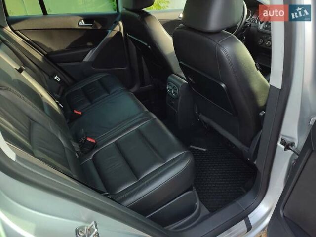 Серый Фольксваген Тигуан, объемом двигателя 1.97 л и пробегом 306 тыс. км за 10000 $, фото 24 на Automoto.ua