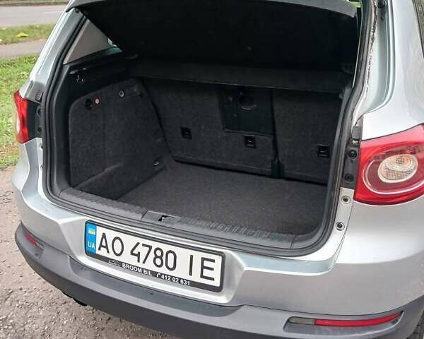 Серый Фольксваген Тигуан, объемом двигателя 2 л и пробегом 272 тыс. км за 9400 $, фото 7 на Automoto.ua