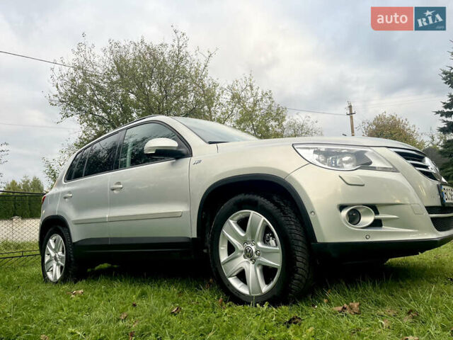 Серый Фольксваген Тигуан, объемом двигателя 2 л и пробегом 254 тыс. км за 10600 $, фото 23 на Automoto.ua