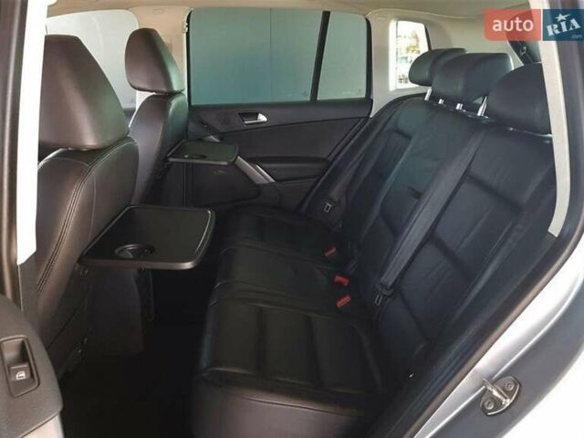 Серый Фольксваген Тигуан, объемом двигателя 2 л и пробегом 238 тыс. км за 12600 $, фото 12 на Automoto.ua