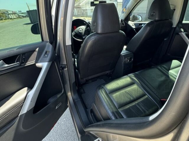 Серый Фольксваген Тигуан, объемом двигателя 2 л и пробегом 222 тыс. км за 9800 $, фото 6 на Automoto.ua