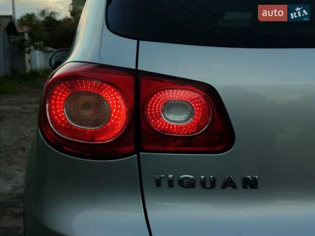 Серый Фольксваген Тигуан, объемом двигателя 1.97 л и пробегом 306 тыс. км за 10000 $, фото 18 на Automoto.ua