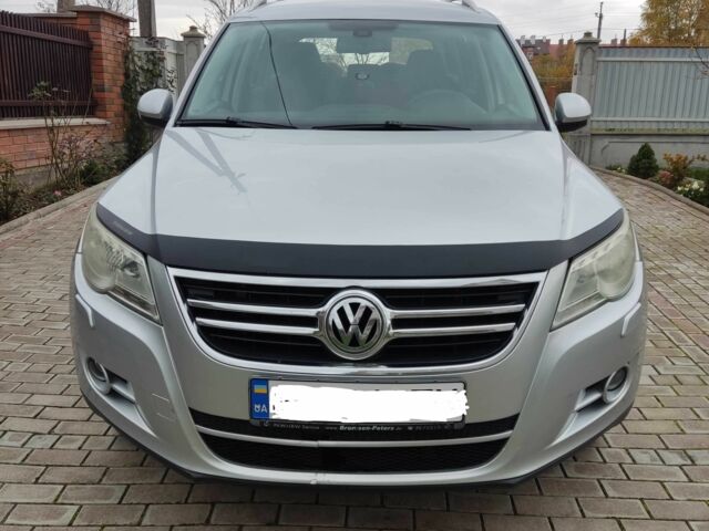 Серый Фольксваген Тигуан, объемом двигателя 2 л и пробегом 350 тыс. км за 9050 $, фото 1 на Automoto.ua