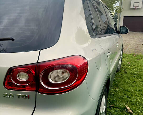 Серый Фольксваген Тигуан, объемом двигателя 2 л и пробегом 254 тыс. км за 10600 $, фото 13 на Automoto.ua