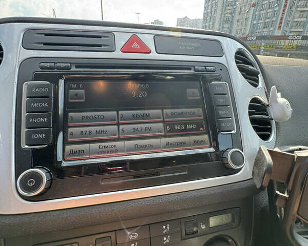 Серый Фольксваген Тигуан, объемом двигателя 1.97 л и пробегом 258 тыс. км за 12600 $, фото 11 на Automoto.ua