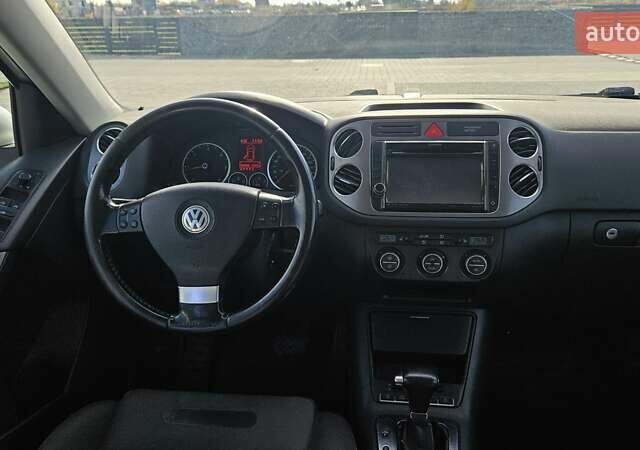 Серый Фольксваген Тигуан, объемом двигателя 2 л и пробегом 330 тыс. км за 9999 $, фото 26 на Automoto.ua