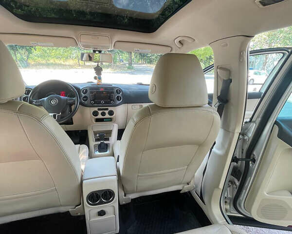 Серый Фольксваген Тигуан, объемом двигателя 2 л и пробегом 155 тыс. км за 10500 $, фото 18 на Automoto.ua