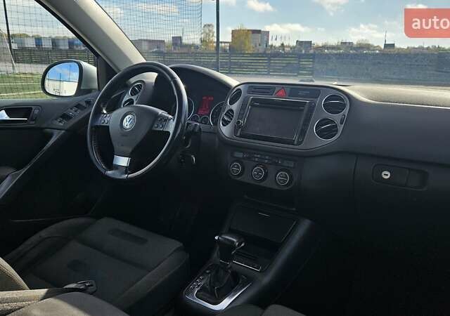 Серый Фольксваген Тигуан, объемом двигателя 2 л и пробегом 330 тыс. км за 9999 $, фото 27 на Automoto.ua