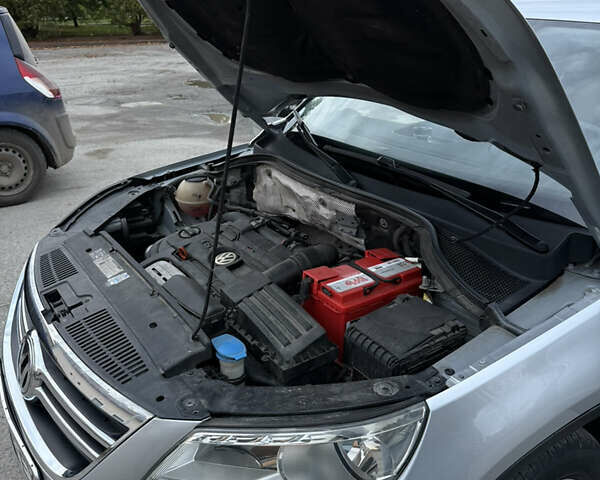 Серый Фольксваген Тигуан, объемом двигателя 1.4 л и пробегом 165 тыс. км за 9700 $, фото 25 на Automoto.ua