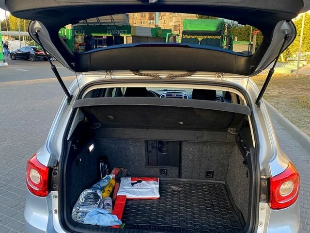 Серый Фольксваген Тигуан, объемом двигателя 2 л и пробегом 185 тыс. км за 9200 $, фото 8 на Automoto.ua